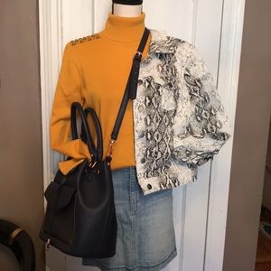 Absolutely Creative Worldwide turtleneck_mustard_M
